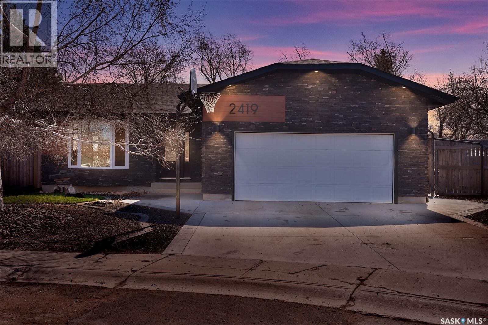 2419 Glamis Place E, Regina, Saskatchewan  S4V 1A5 - Photo 2 - SK035799
