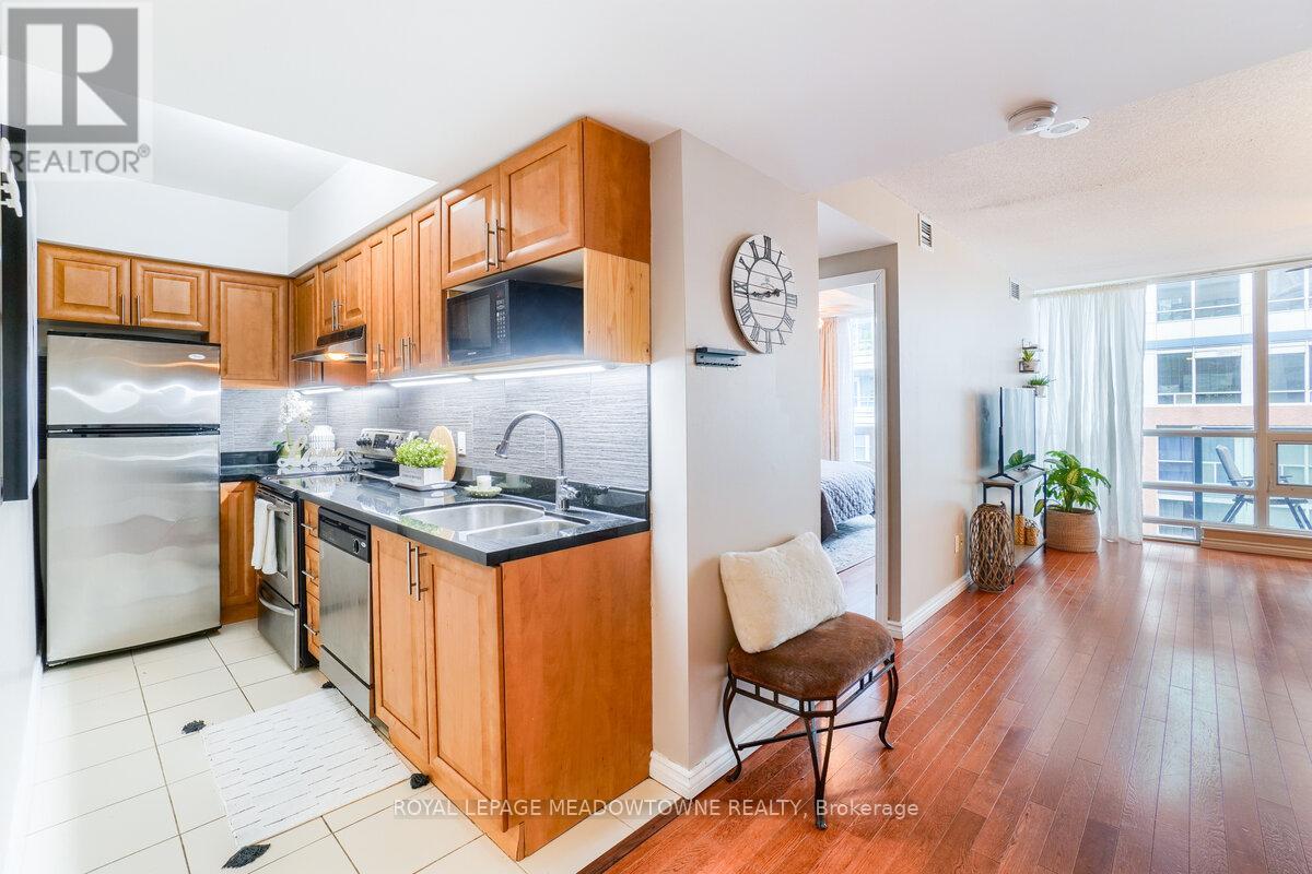 1101 - 263 Wellington Street W, Toronto, Ontario  M5V 3E6 - Photo 10 - C13129180