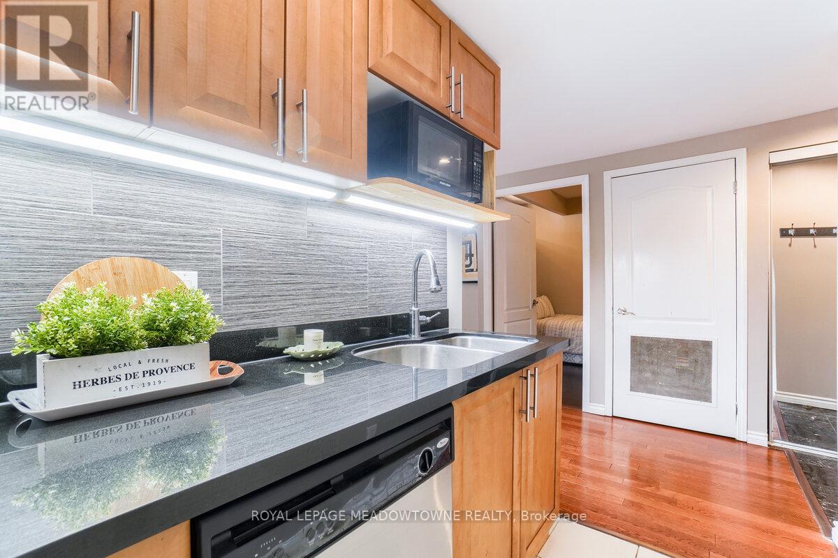1101 - 263 Wellington Street W, Toronto, Ontario  M5V 3E6 - Photo 12 - C13129180