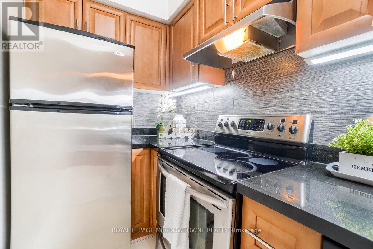1101 - 263 Wellington Street W, Toronto, Ontario  M5V 3E6 - Photo 13 - C13129180