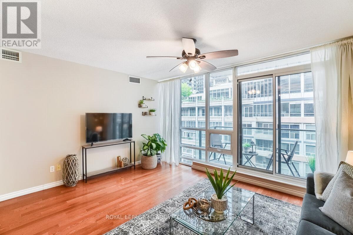 1101 - 263 Wellington Street W, Toronto, Ontario  M5V 3E6 - Photo 17 - C13129180