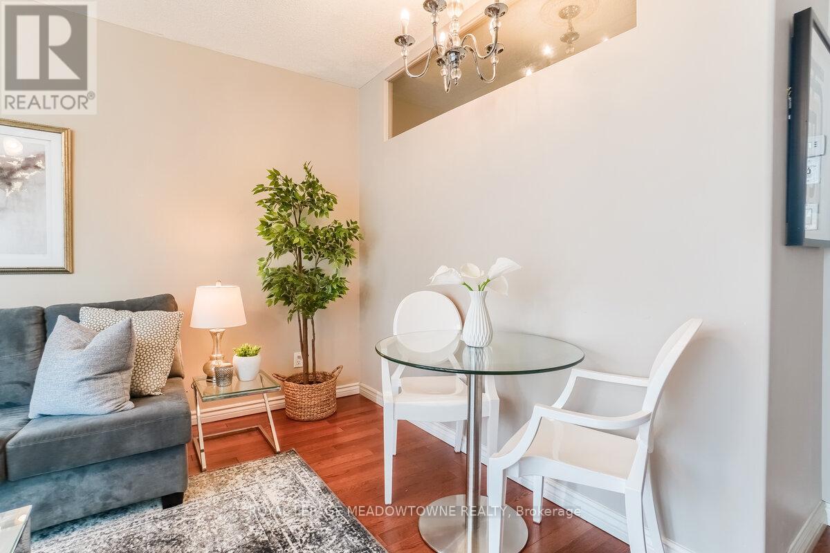 1101 - 263 Wellington Street W, Toronto, Ontario  M5V 3E6 - Photo 19 - C13129180
