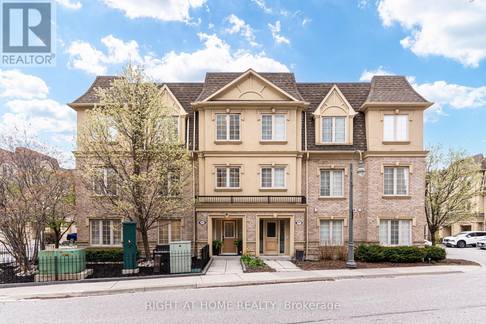 88 - 1250 St.martins Drive, Pickering, Ontario  L1W 0A2 - Photo 2 - E13129224