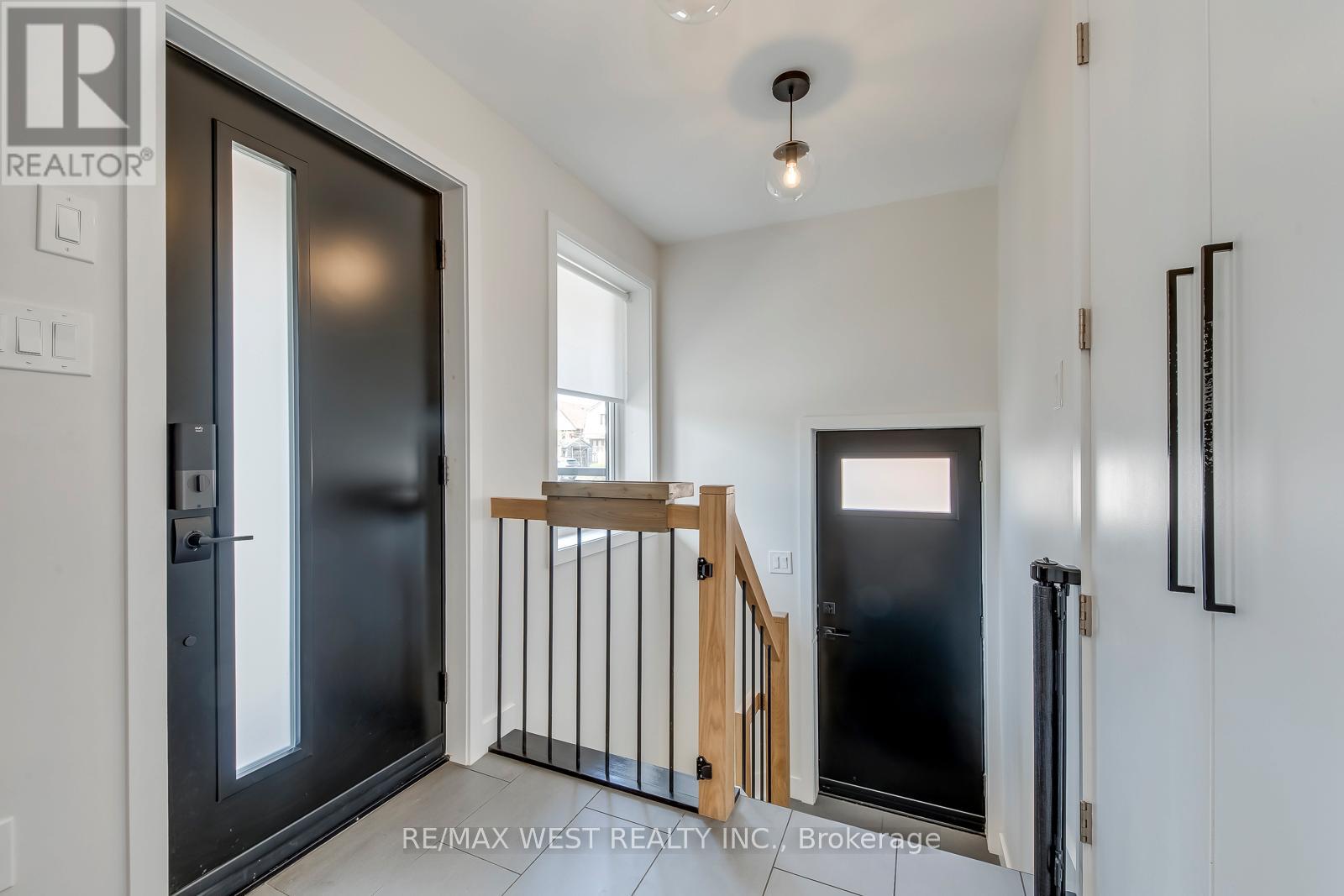 145 Bexhill Avenue, Toronto, Ontario  M1L 3C5 - Photo 4 - E13129276