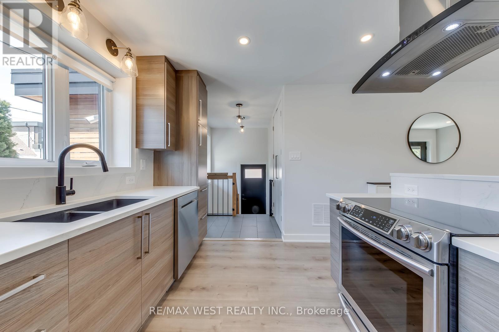 145 Bexhill Avenue, Toronto, Ontario  M1L 3C5 - Photo 5 - E13129276
