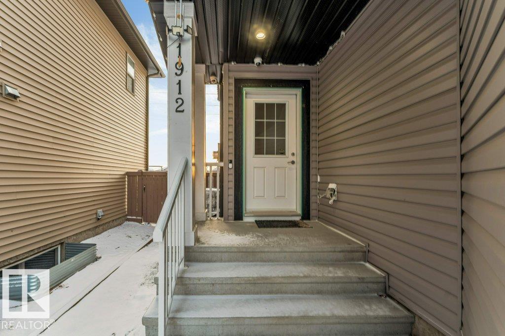1912 27 St Nw, Edmonton, Alberta  T6T 2G5 - Photo 3 - E4487718