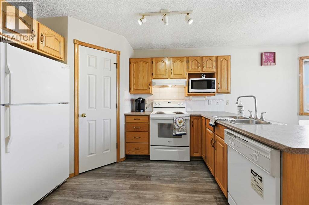 63 Anaheim Crescent Ne, Calgary, Alberta  T1Y 7B4 - Photo 10 - A2306806