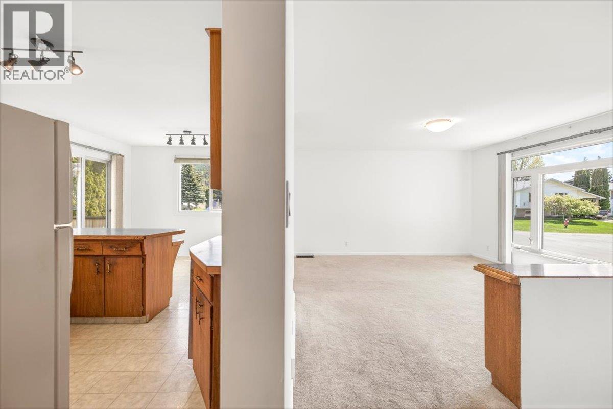 1201 10th Avenue, Fernie, British Columbia  V0B 1M0 - Photo 26 - 10387277