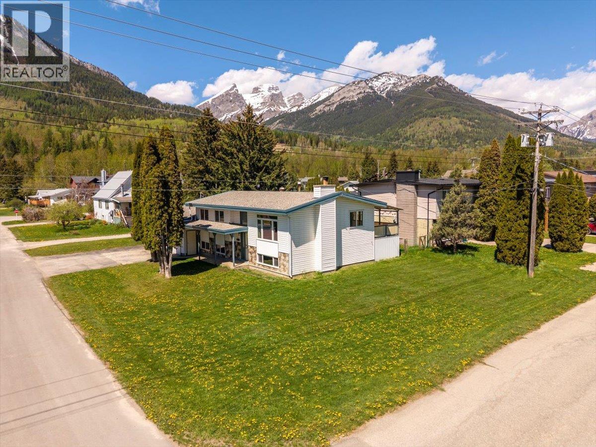 1201 10th Avenue, Fernie, British Columbia  V0B 1M0 - Photo 62 - 10387277