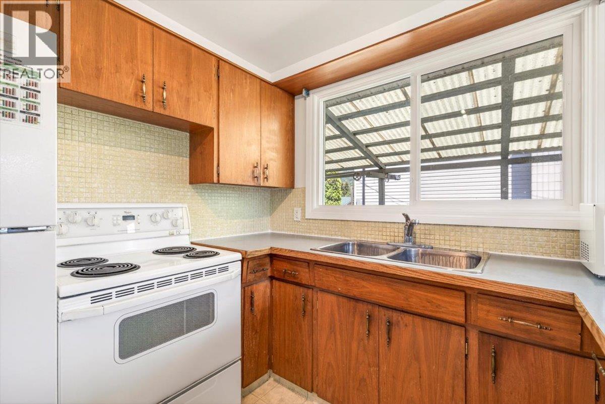 1201 10th Avenue, Fernie, British Columbia  V0B 1M0 - Photo 23 - 10387277