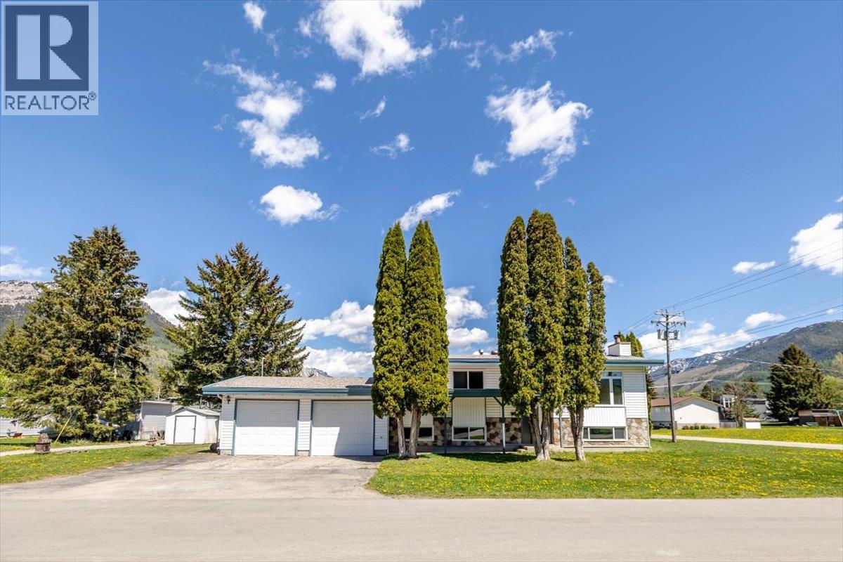 1201 10th Avenue, Fernie, British Columbia  V0B 1M0 - Photo 2 - 10387277
