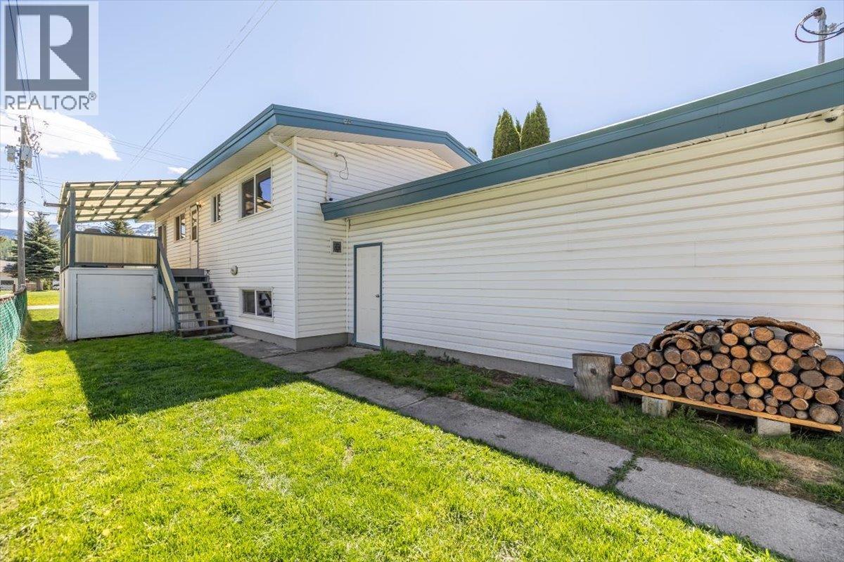 1201 10th Avenue, Fernie, British Columbia  V0B 1M0 - Photo 9 - 10387277