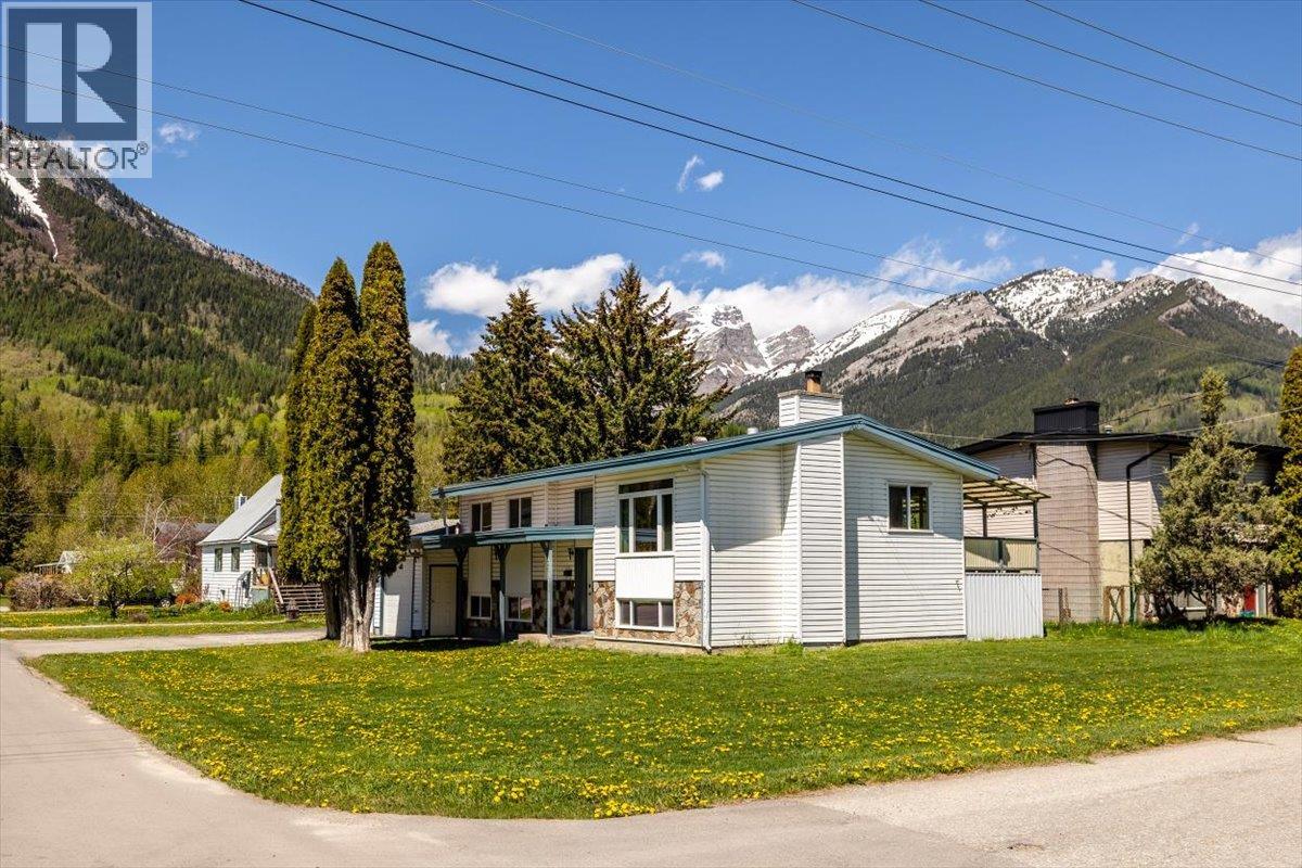 1201 10th Avenue, Fernie, British Columbia  V0B 1M0 - Photo 3 - 10387277