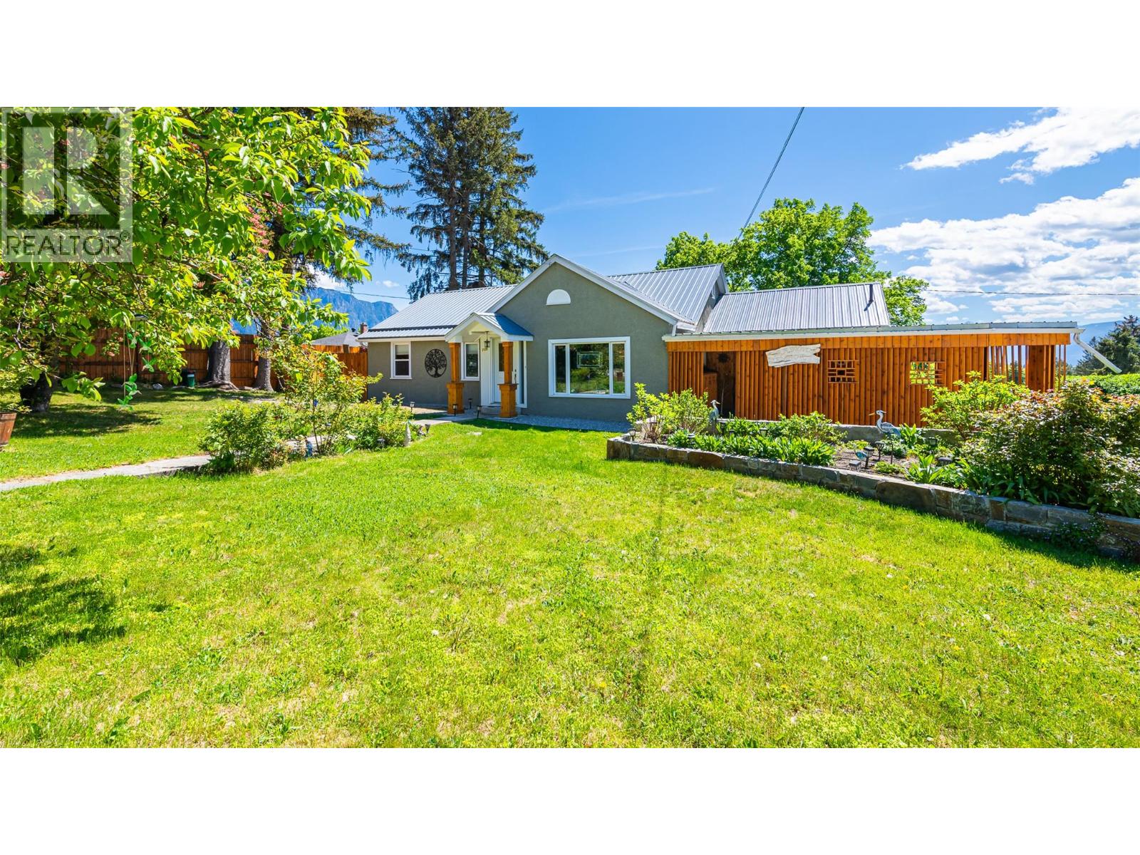 2125 Sunset Boulevard, Creston, British Columbia V0B 1G5 - Photo 3 - 10387171