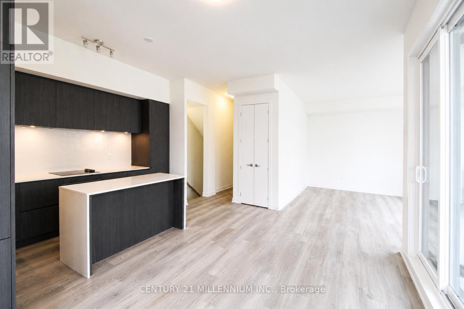 1240 - 10 David Eyer Road, Richmond Hill, Ontario  L4S 0N3 - Photo 4 - N13129252
