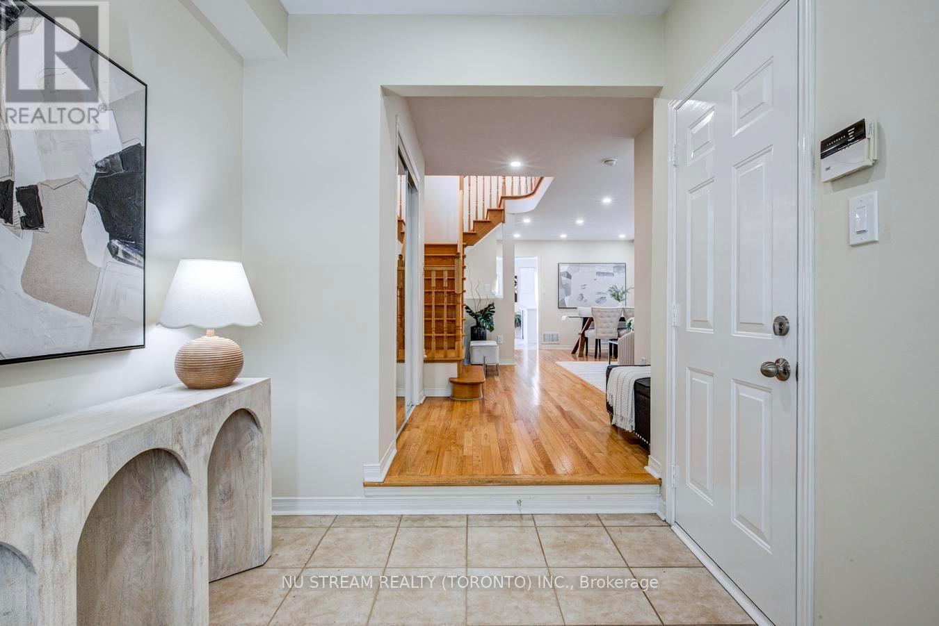 58 Rideau Drive, Richmond Hill, Ontario  L4B 4P3 - Photo 5 - N13128346