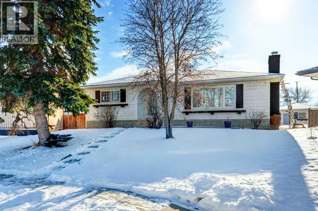 35 Penworth Place SE, Calgary, Alberta  T2A 4G4 - Photo 1 - A2288575