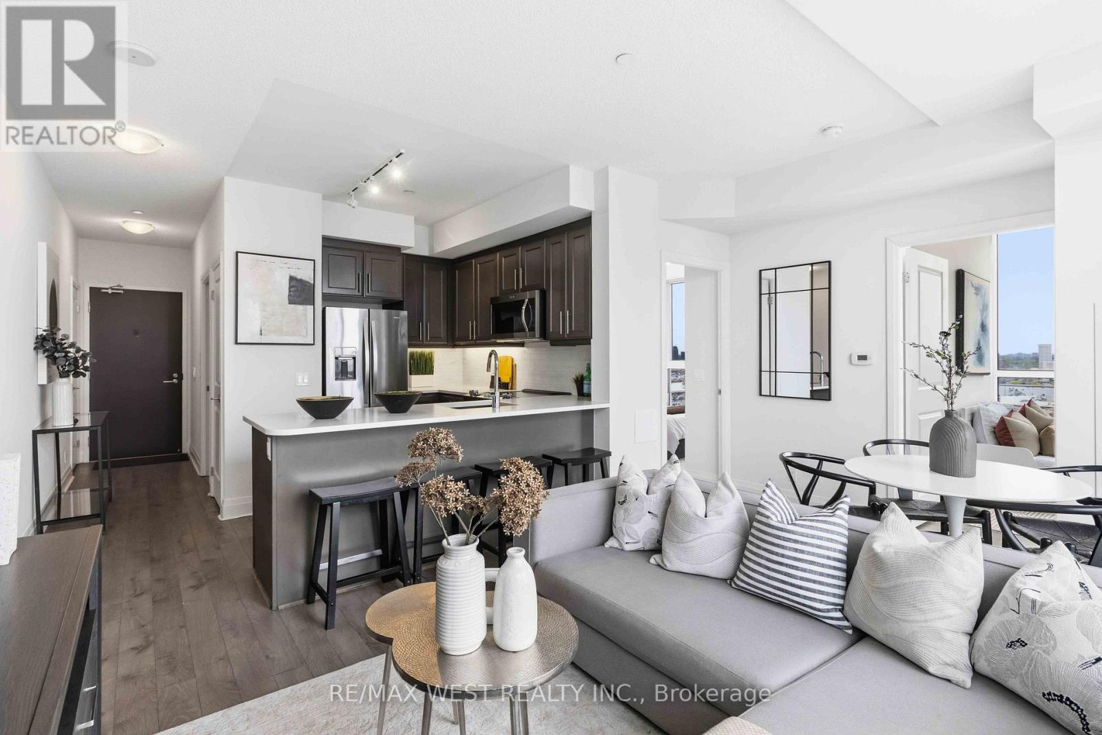 2202 - 15 Zorra Street, Toronto, Ontario  M8Z 0C1 - Photo 3 - W13129150