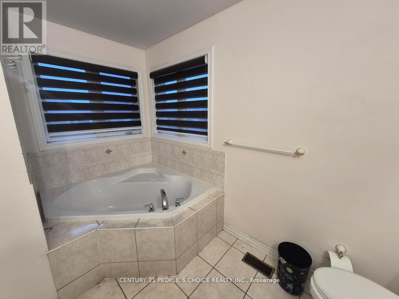 19 Freedom Oaks Trail, Brampton, Ontario  L6P 3L1 - Photo 8 - W13129280