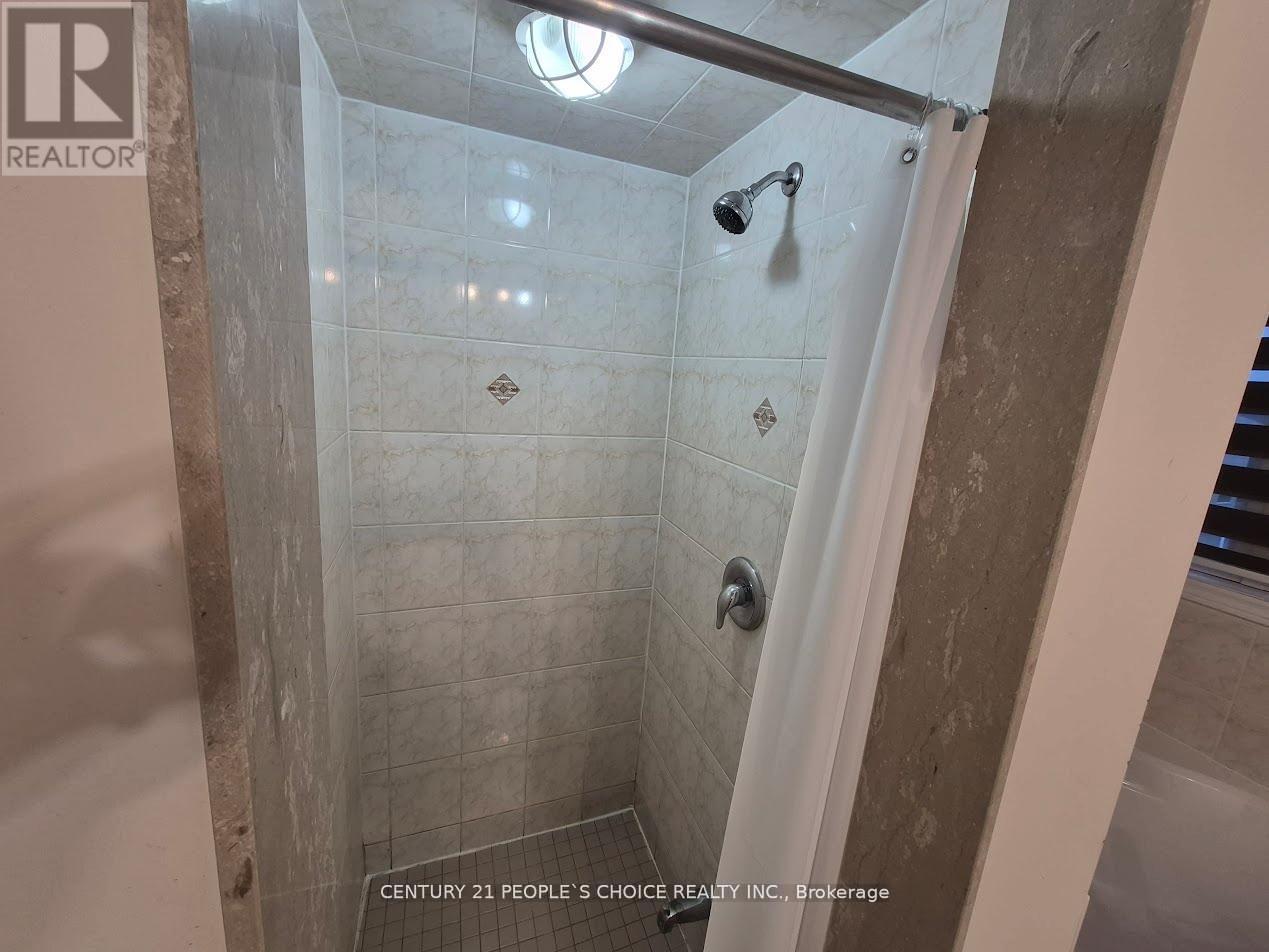 19 Freedom Oaks Trail, Brampton, Ontario  L6P 3L1 - Photo 9 - W13129280