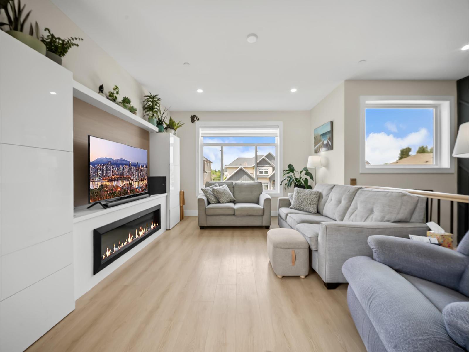 8586 Tupper Boulevard, Mission, British Columbia  V2V 0A3 - Photo 2 - R3123749
