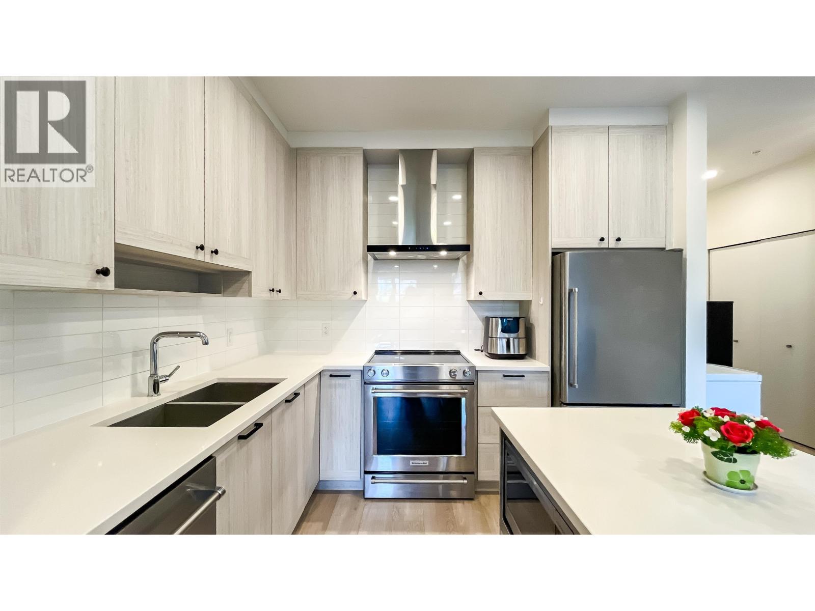 102 7133 14th Avenue, Burnaby, British Columbia  V3N 0H5 - Photo 9 - R3123714