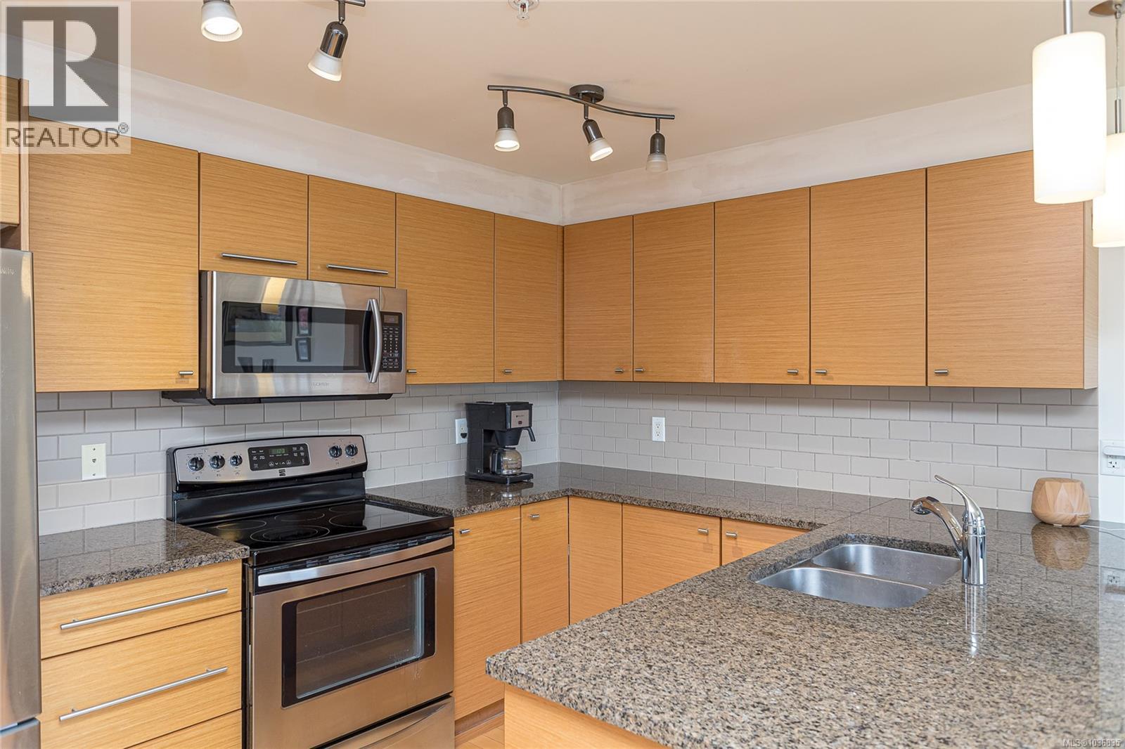 216 1315 Esquimalt Rd, Esquimalt, British Columbia V9A 3P5 - Photo 7 - 1036835