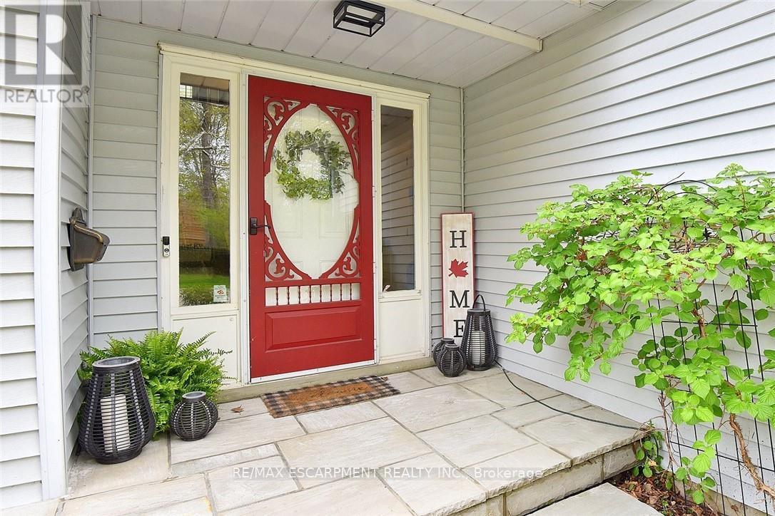 34 Pimlico Drive, Hamilton, Ontario  L9H 6J5 - Photo 2 - X13129186