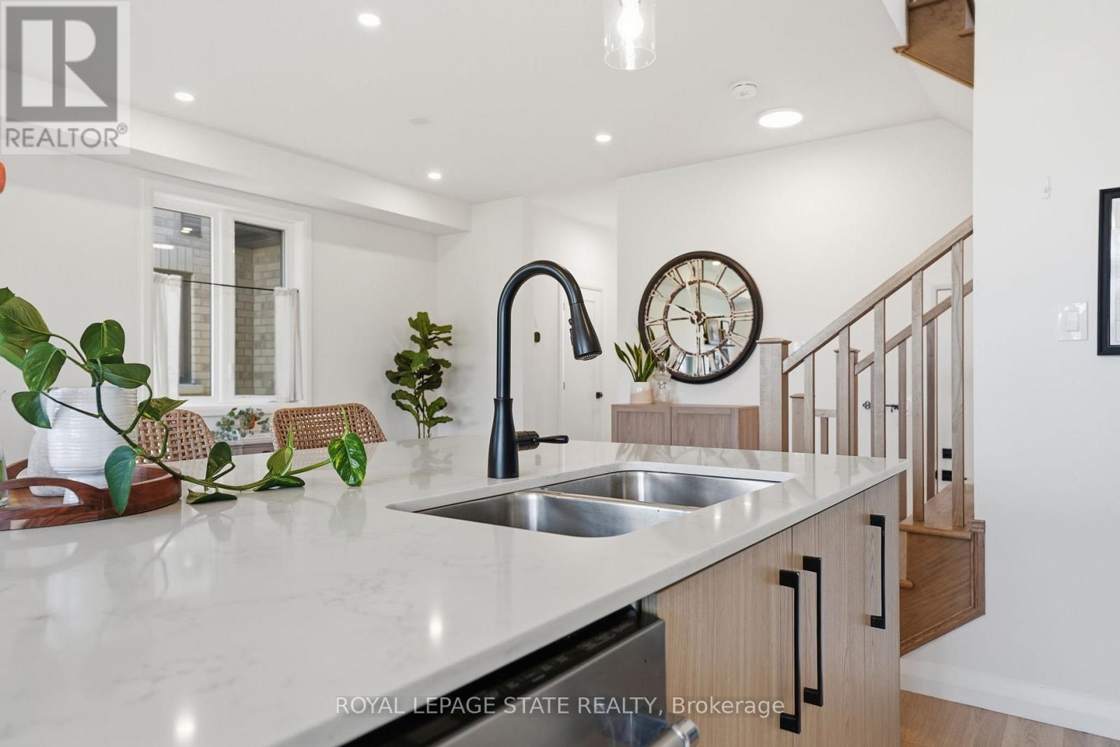 239 Alessio Drive, Hamilton, Ontario  L9B 0K7 - Photo 17 - X13129208