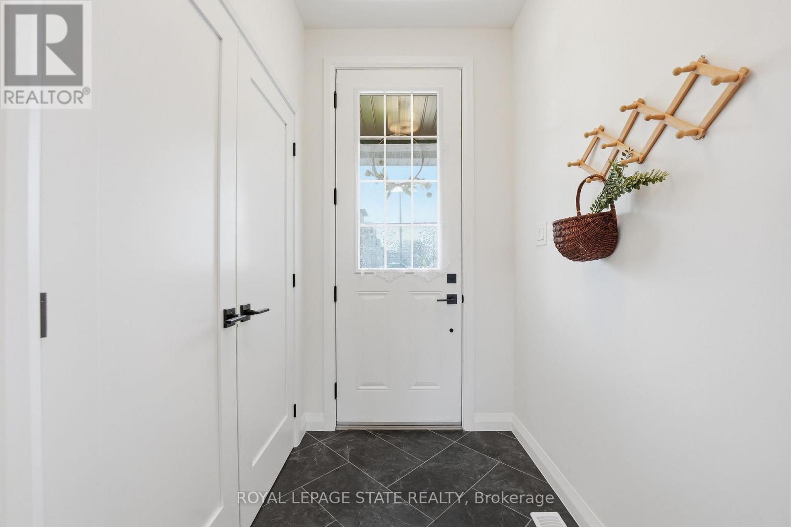 239 Alessio Drive, Hamilton, Ontario  L9B 0K7 - Photo 8 - X13129208