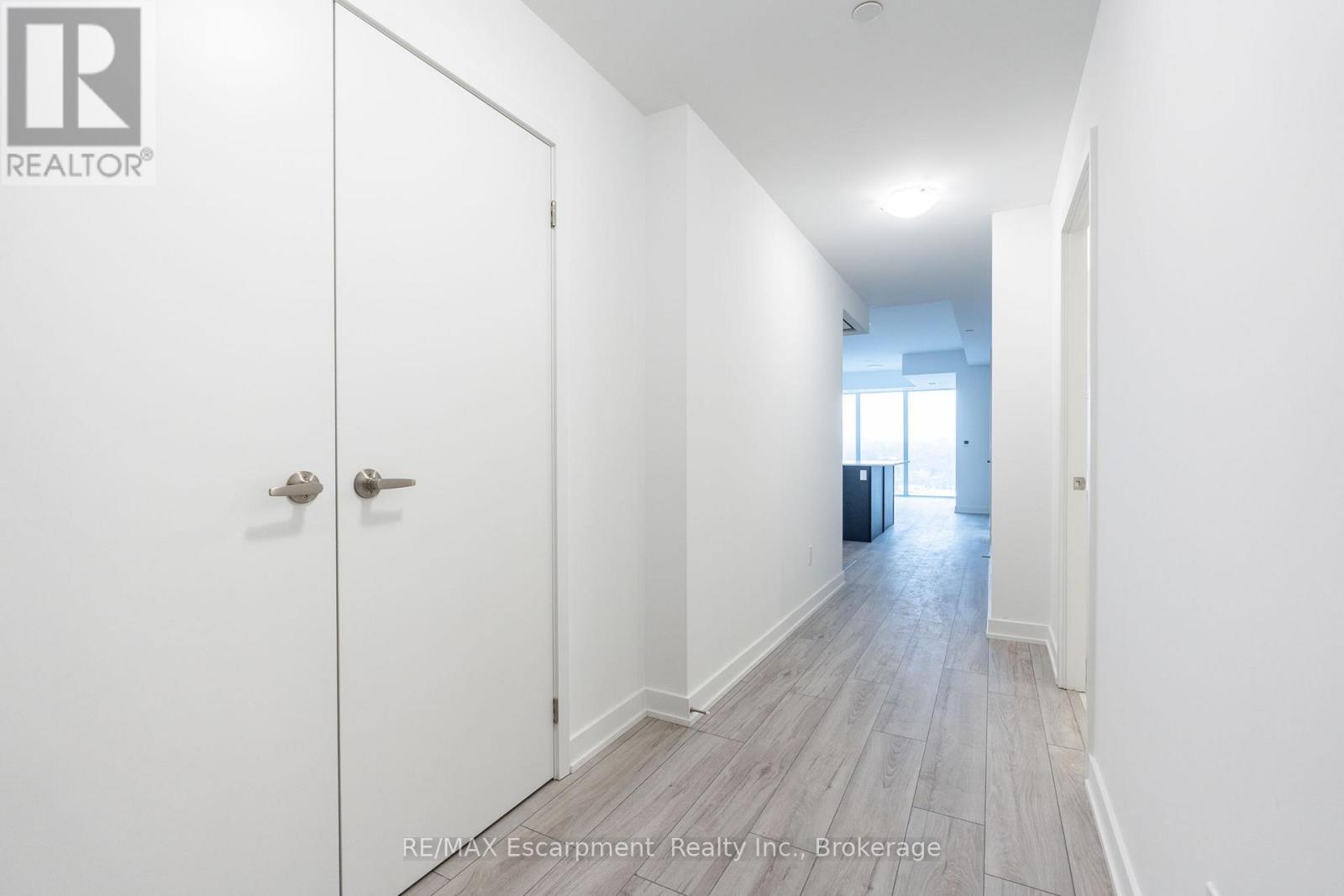 1501 - 1035 Southdown Road, Mississauga, Ontario  L5J 0A3 - Photo 3 - W13129410
