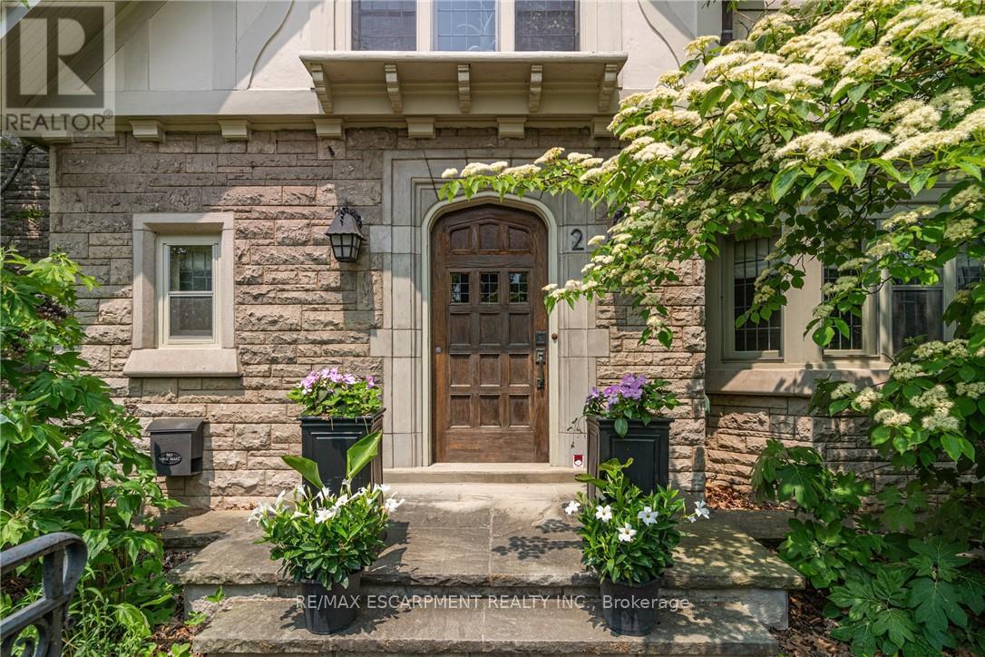 2 Oak Knoll Drive, Hamilton, Ontario  L8S 4C3 - Photo 1 - X13129250