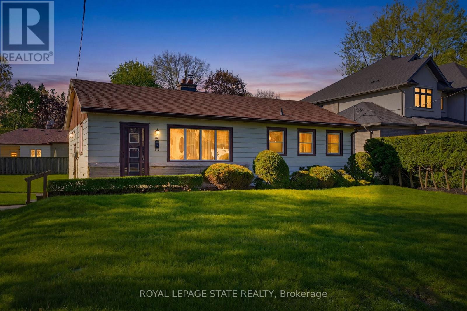 10 Oakley Court, Hamilton, Ontario  L9G 1T5 - Photo 1 - X13129318