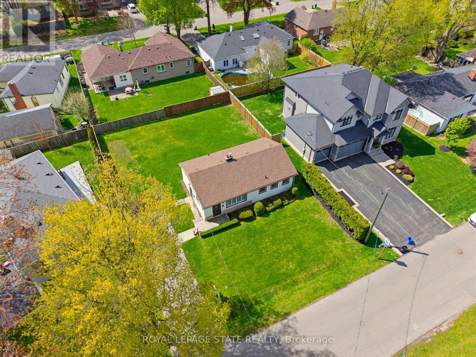 10 Oakley Court, Hamilton, Ontario  L9G 1T5 - Photo 41 - X13129318