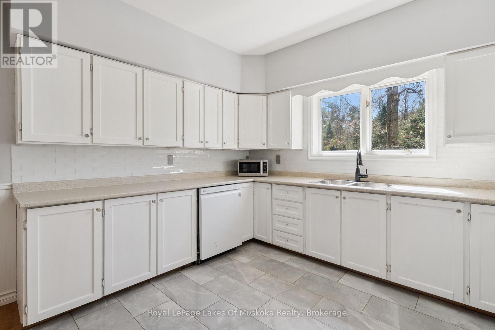 1052 Old Falkenburg Road, Bracebridge, Ontario  P1L 1X4 - Photo 13 - X13129346