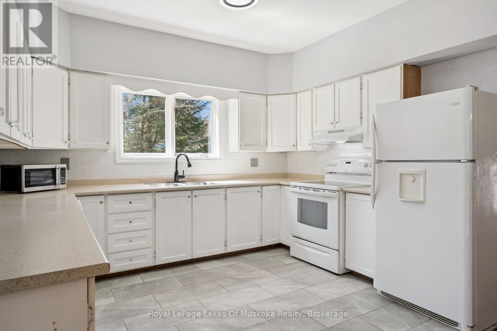 1052 Old Falkenburg Road, Bracebridge, Ontario  P1L 1X4 - Photo 14 - X13129346