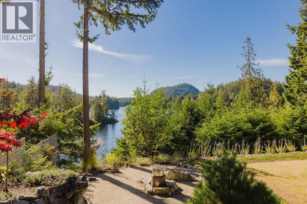 5090 Elliot Road, Garden Bay, British Columbia  V0N 1S1 - Photo 2 - R3123763