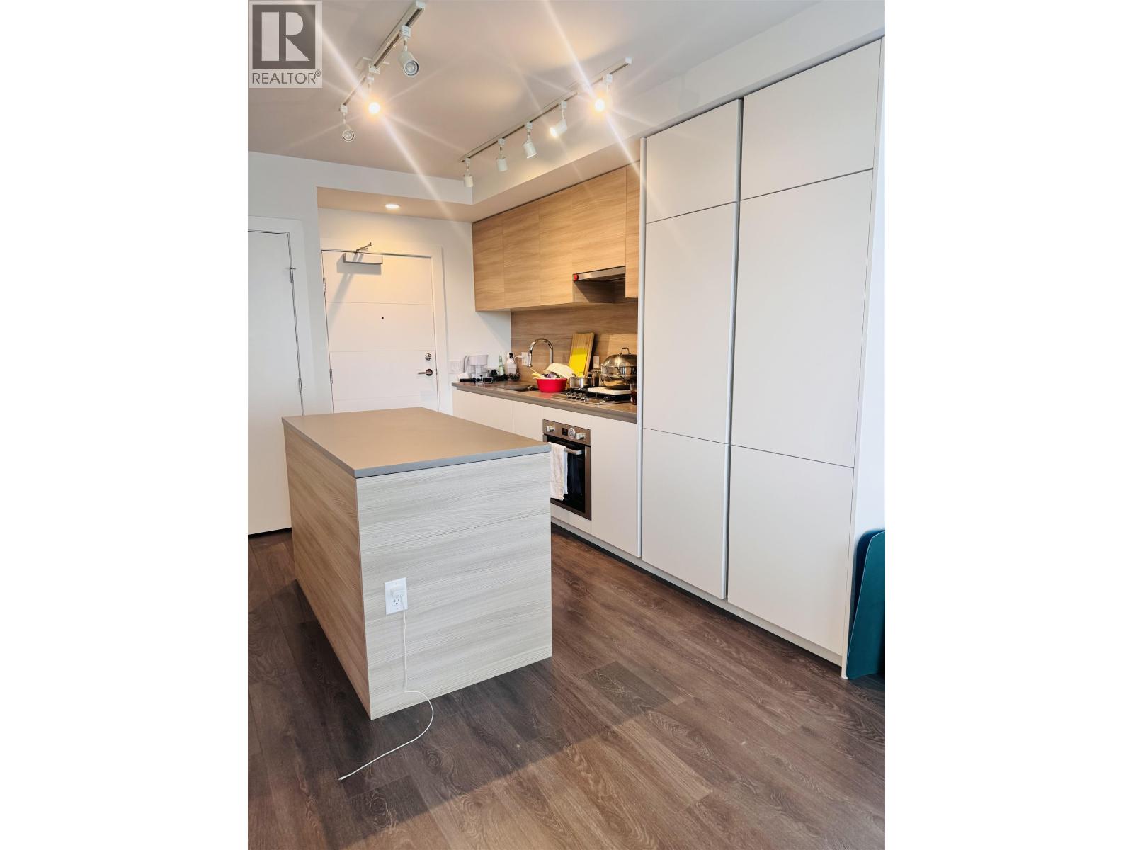 710 652 Whiting Way, Coquitlam, British Columbia  V3J 0K3 - Photo 4 - R3123797