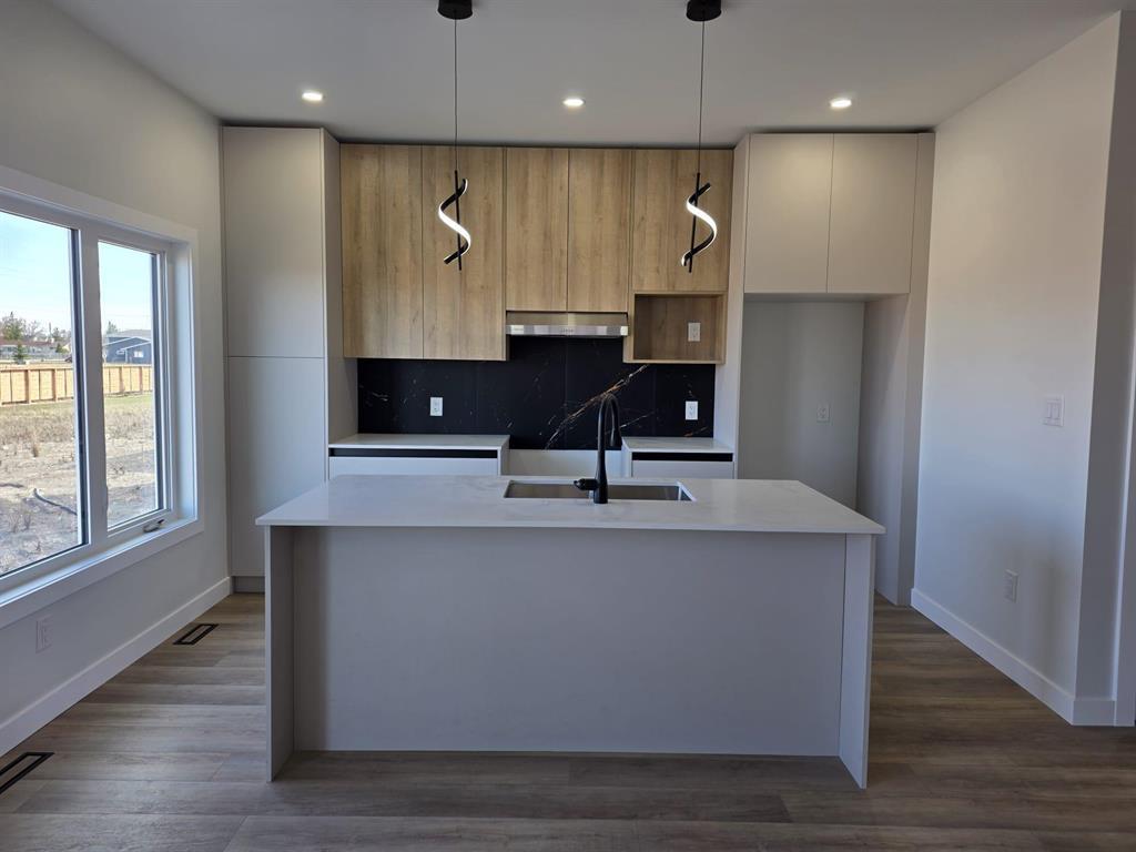 4 Cornerstone Heights, Winnipeg, Manitoba  R2V 4R8 - Photo 2 - 202610565
