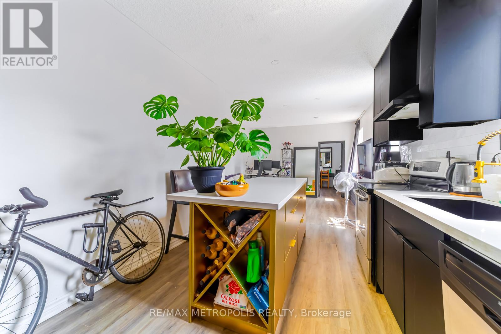 854 Bathurst Street, Toronto, Ontario  M5R 3G3 - Photo 11 - C12973192