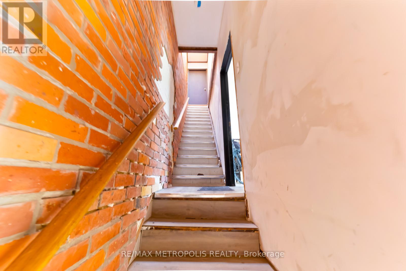854 Bathurst Street, Toronto, Ontario  M5R 3G3 - Photo 9 - C12973192
