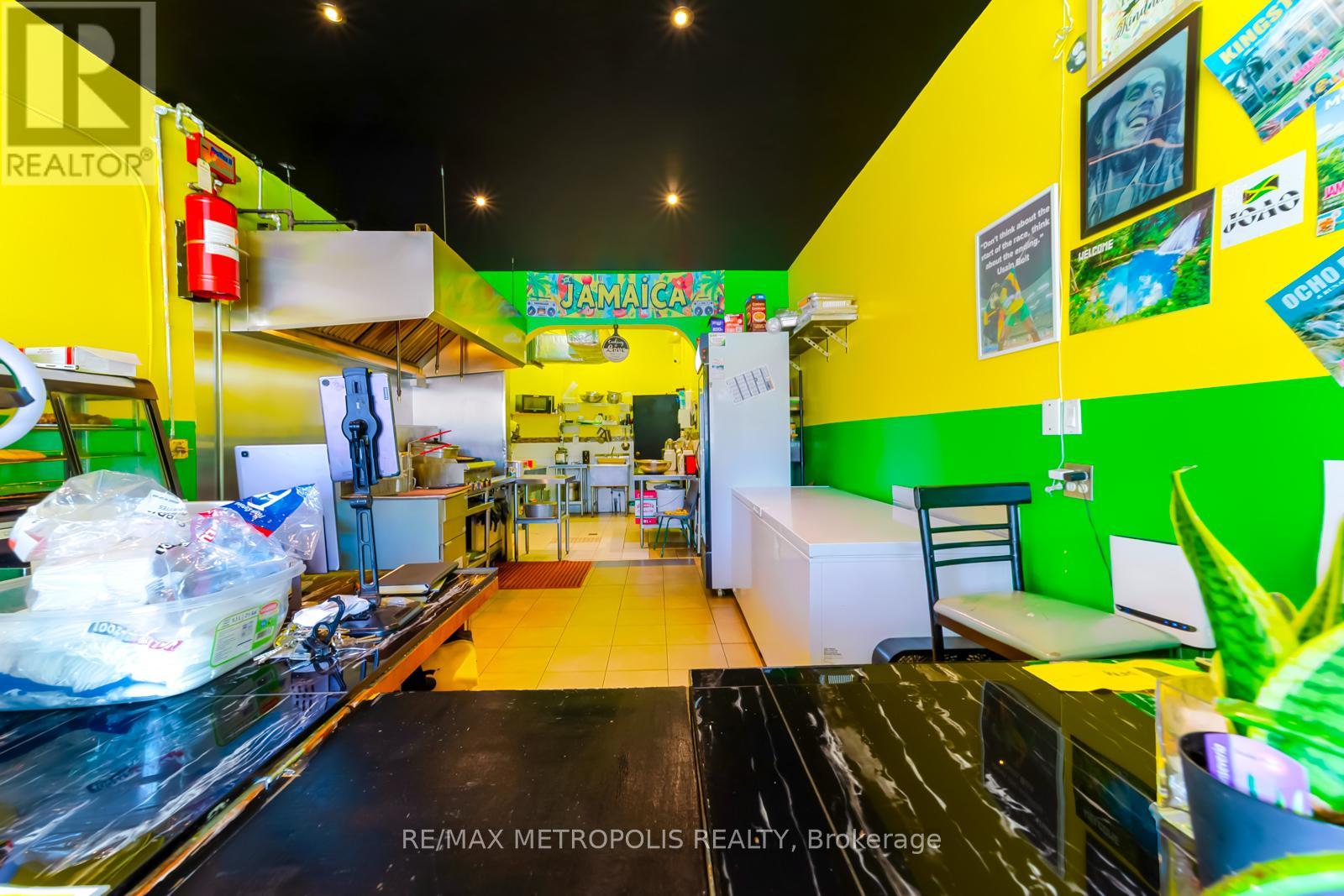 854 Bathurst Street, Toronto, Ontario  M5R 3G3 - Photo 7 - C12973192