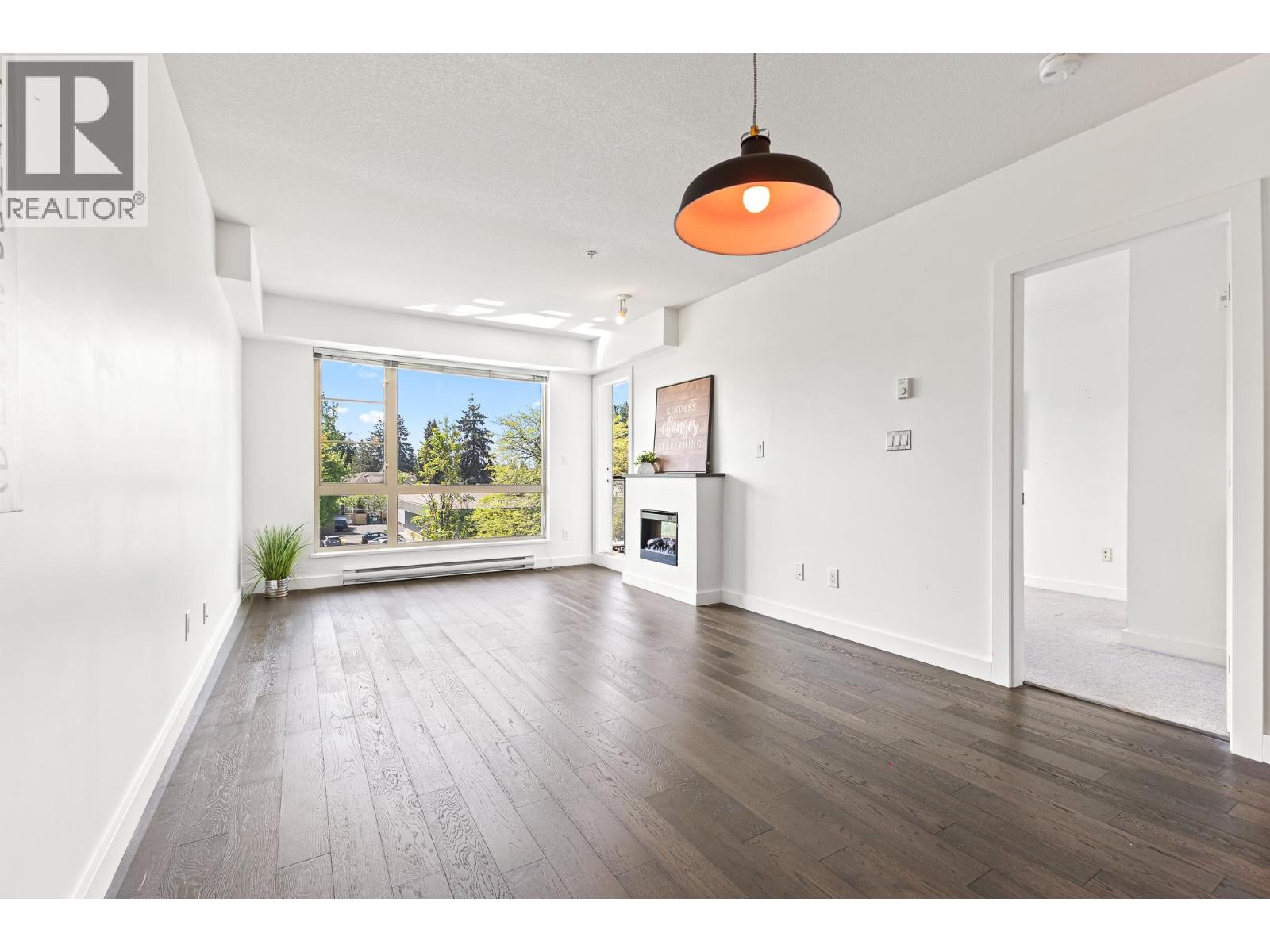 303 1330 Marine Drive, North Vancouver, British Columbia  V7P 1T4 - Photo 5 - R3123068