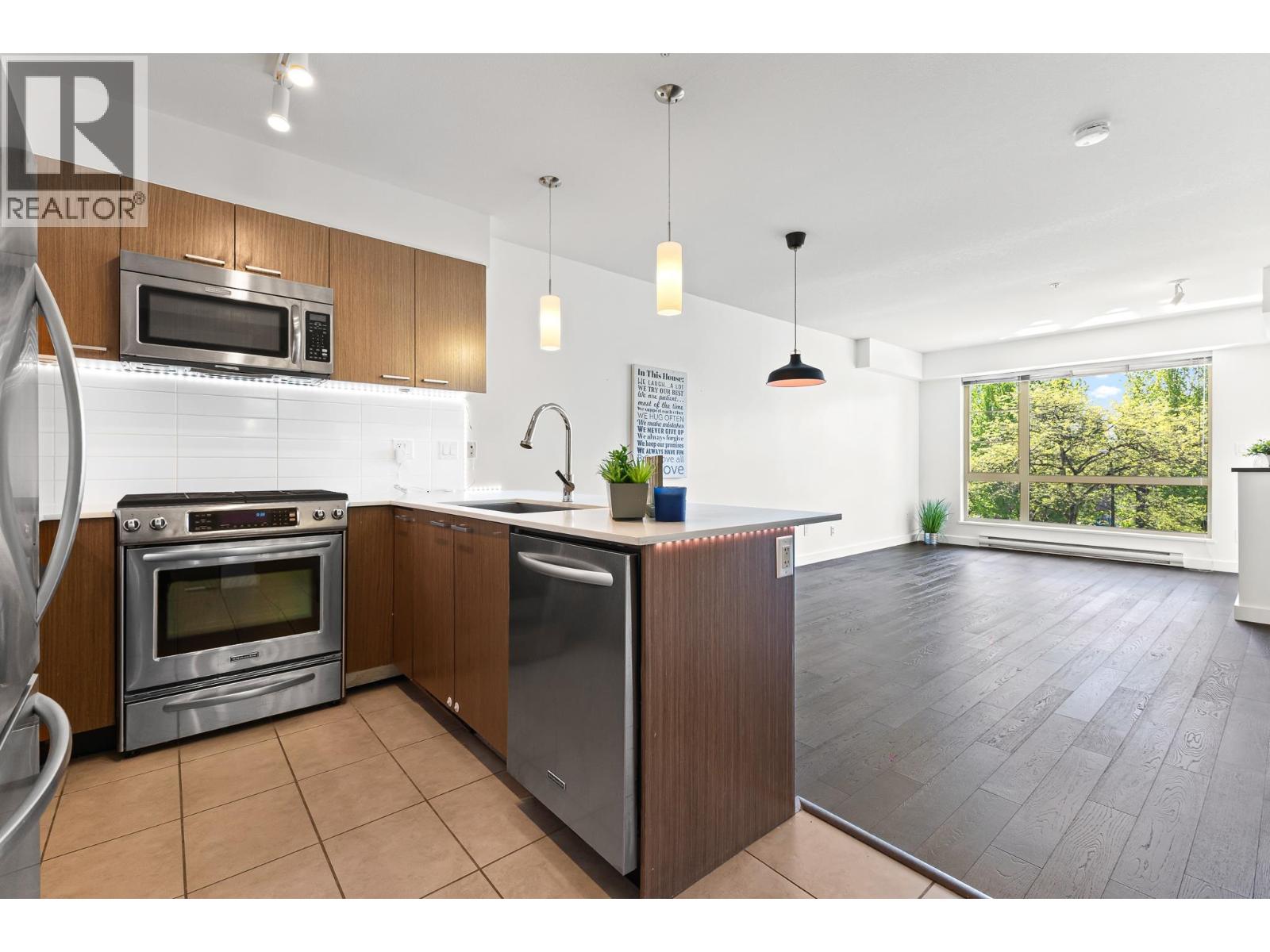 303 1330 Marine Drive, North Vancouver, British Columbia  V7P 1T4 - Photo 11 - R3123068