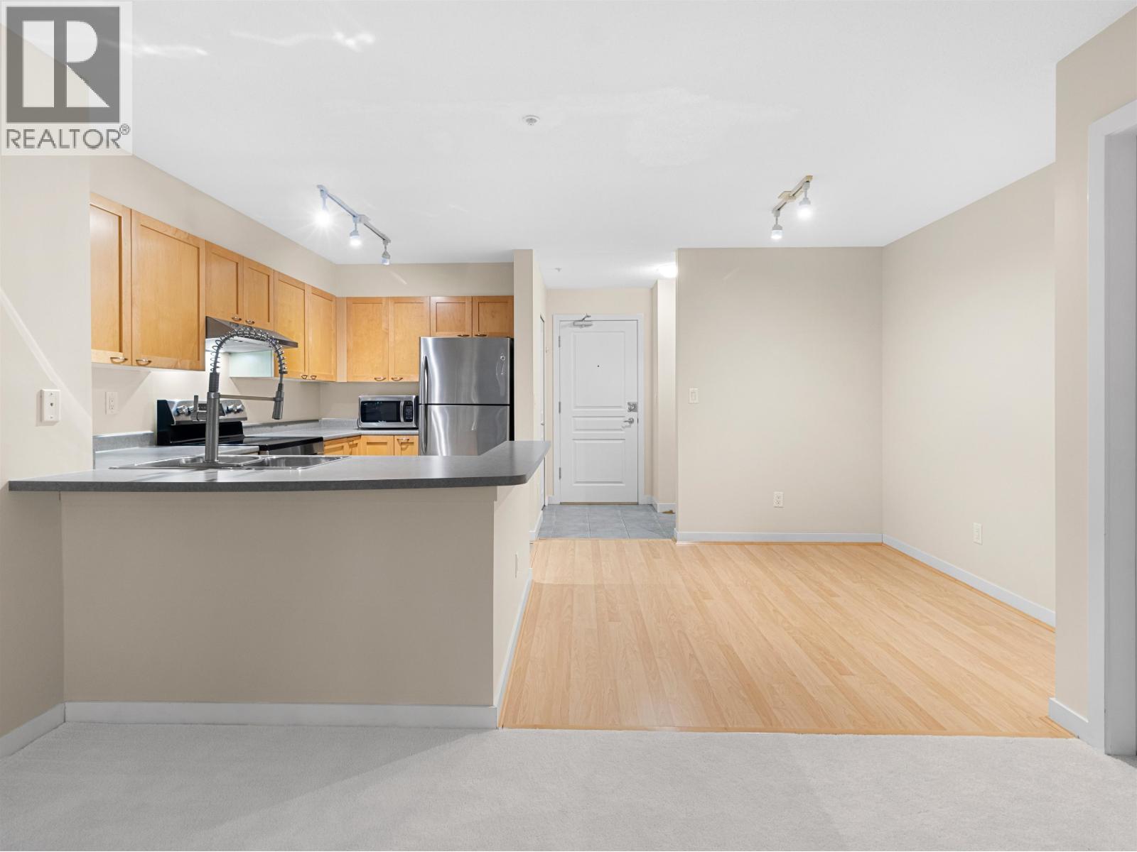 207 7383 Griffiths Drive, Burnaby, British Columbia  V5E 4M8 - Photo 3 - R3069069