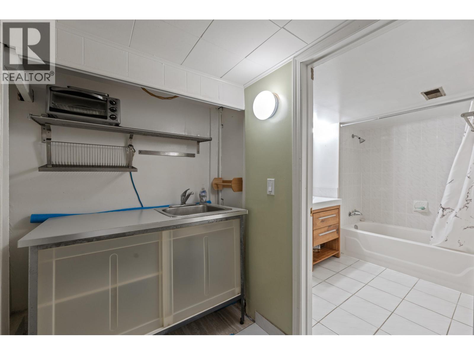 2820 W 13th Avenue, Vancouver, British Columbia  V6K 2T7 - Photo 12 - R3123802