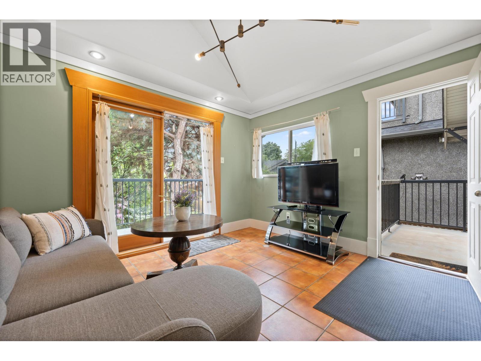 2820 W 13th Avenue, Vancouver, British Columbia  V6K 2T7 - Photo 3 - R3123802