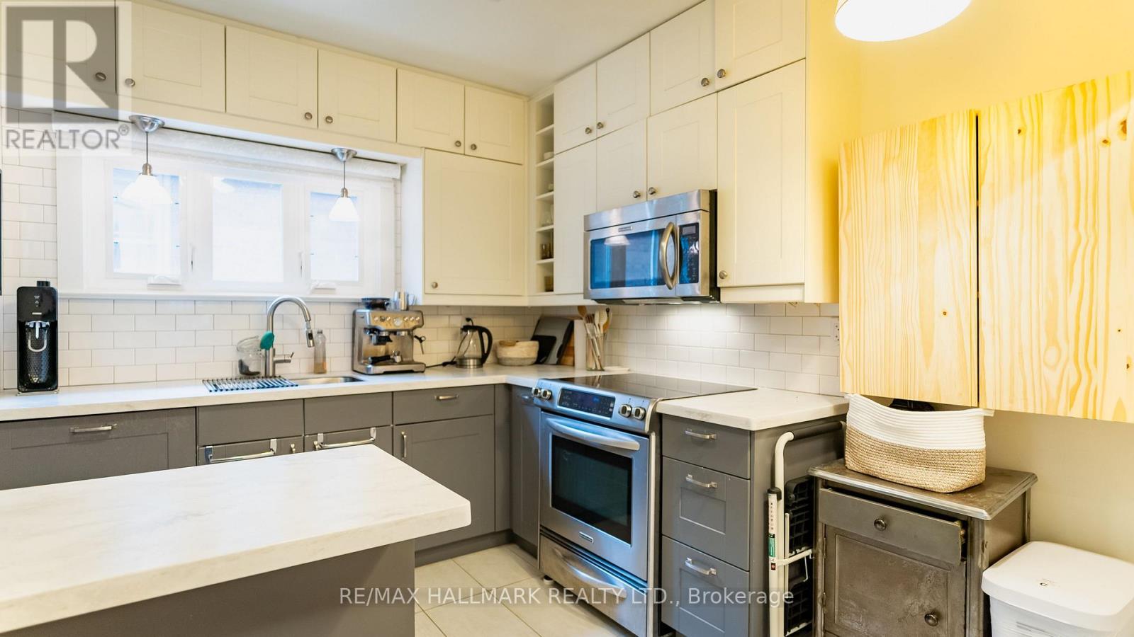 Upper - 218 Rusholme Road, Toronto, Ontario  M6H 2Y8 - Photo 11 - C13129478