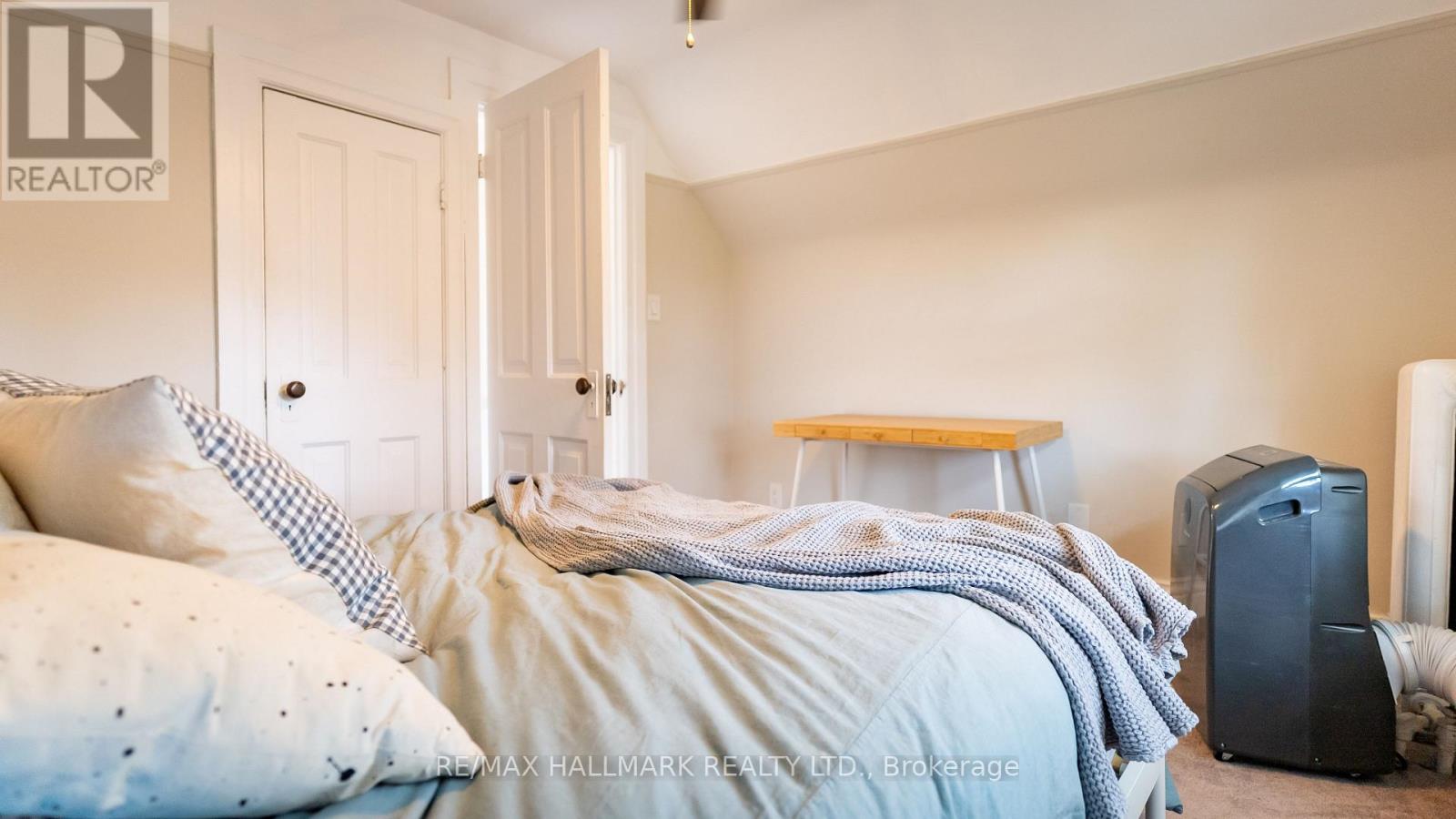Upper - 218 Rusholme Road, Toronto, Ontario  M6H 2Y8 - Photo 21 - C13129478
