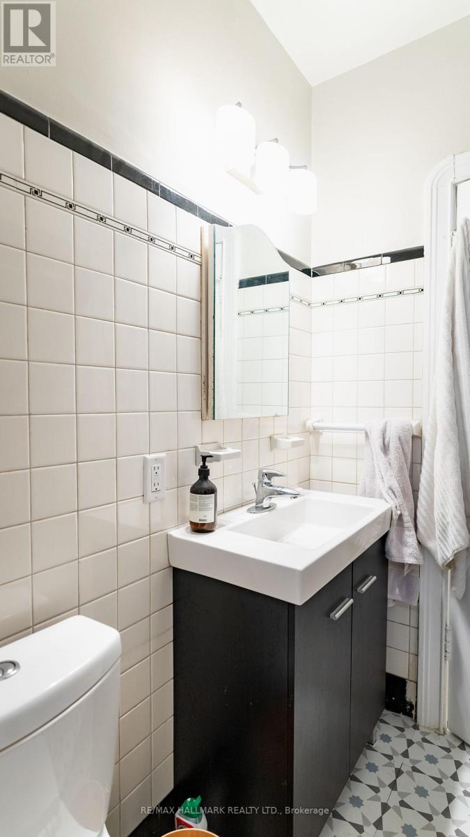 Upper - 218 Rusholme Road, Toronto, Ontario  M6H 2Y8 - Photo 24 - C13129478